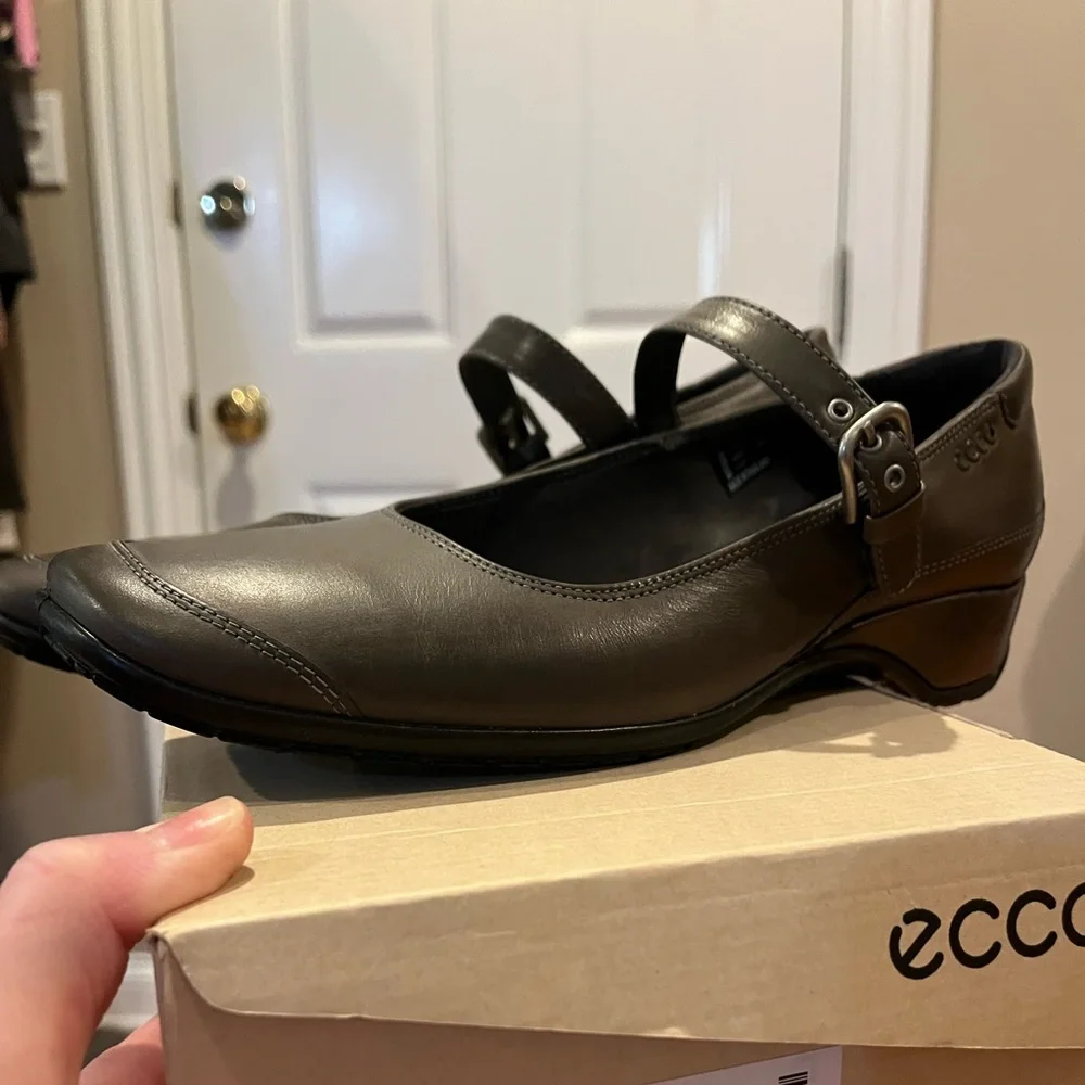 Ecco Grey Leather Mary Jane Flats (Brand New), size 40 EU - Picture 4 of 6